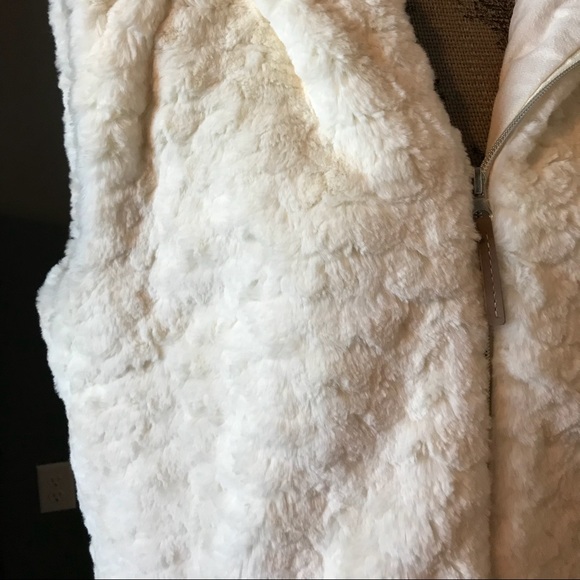 Special One Primium Faux Fur Vest - Picture 3 of 5